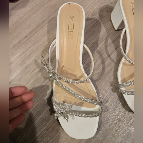 X2B Butterfly Rhinestone Strappy Mules White Sz 9 - Picture 8 of 12